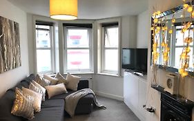Bright City Center Apartment - Close To Beach
